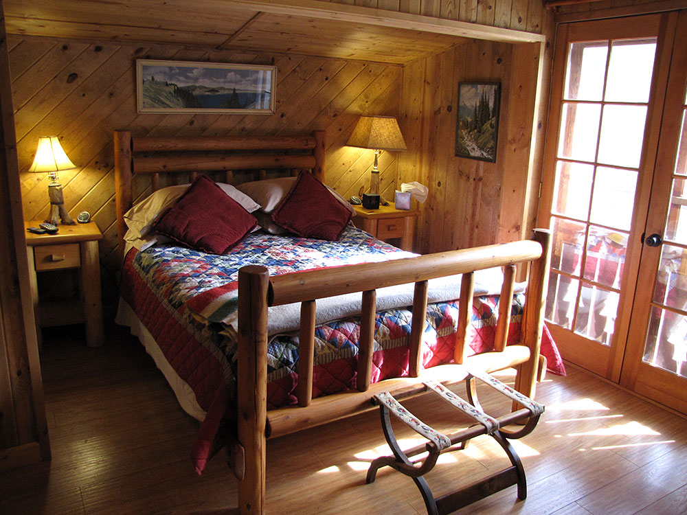 Rogue River cabin bedroom