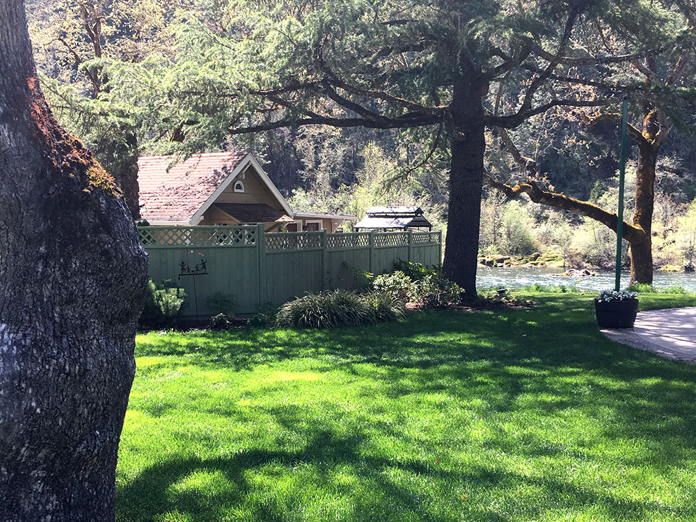 Rogue River cabin exterior