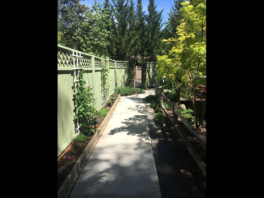 Rogue River cabin walkway