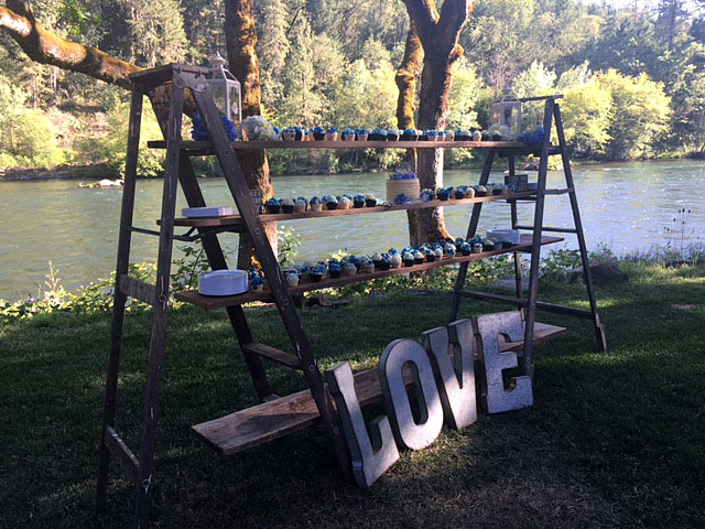 Cupcakes - Rogue River wedding